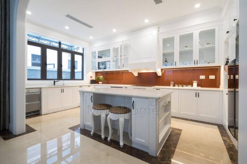 Morehome nhận thi công trọn gói hoàn thiện nội thất phòng bếp cho biệt thự vinhomes imperia tại hải phòng. Hình ảnh thi công nội thất phòng bếp biệt thự tân cổ điển trên đây là một trong nhiều sản phẩm thi công nội thất tại biệt thự vinhomes imperia hải phòng của Morehome. Thi công nội thất biệt thự tân cổ điển